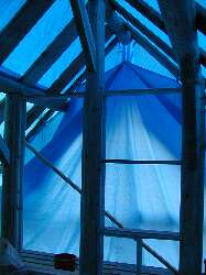 ���t�g�̐��ʁE�쑤�̍ȕǂɑ��g�ƃh�A�p�̘g�����t����ꂽ�B