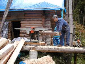 ���[���[�ōނ����������Ȃ���A����o����Ă���