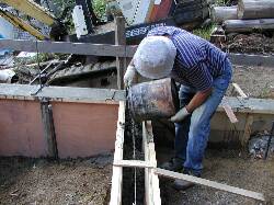 ���g�ɃR���N���[�g�𗬂�����