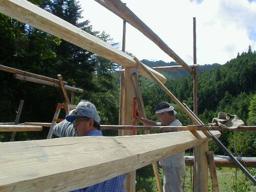 ��i�ڂ̕ꉮ���オ����