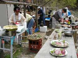 �e�[�u���ɗ��������яo���B