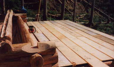 �R���e�i�ނ��e���X�ɓ\����